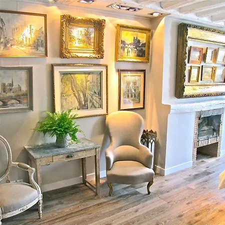 アパート The Romantic Notre Dame パリ