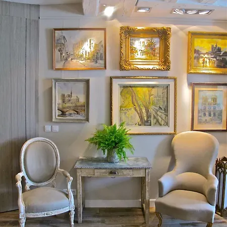 The Romantic Notre Dame パリ