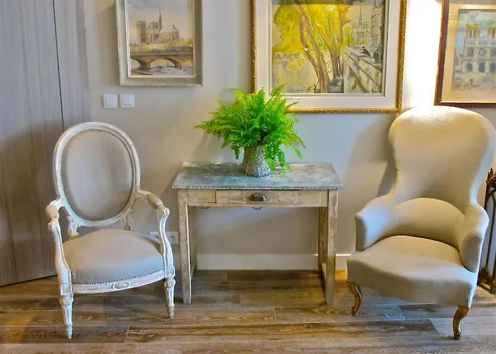 The Romantic Notre Dame Apartment Paris