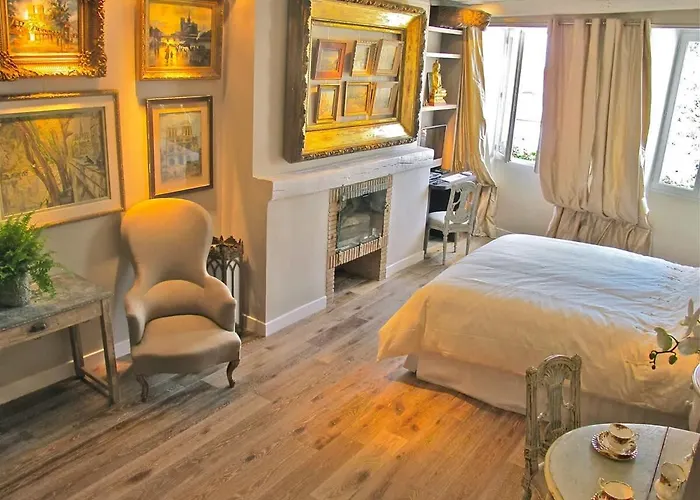 The Romantic Notre Dame Apartment