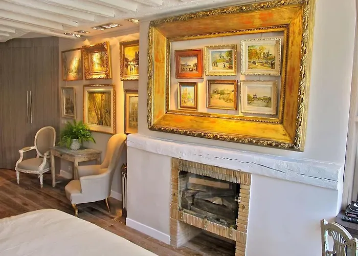 The Romantic Notre Dame Apartment *