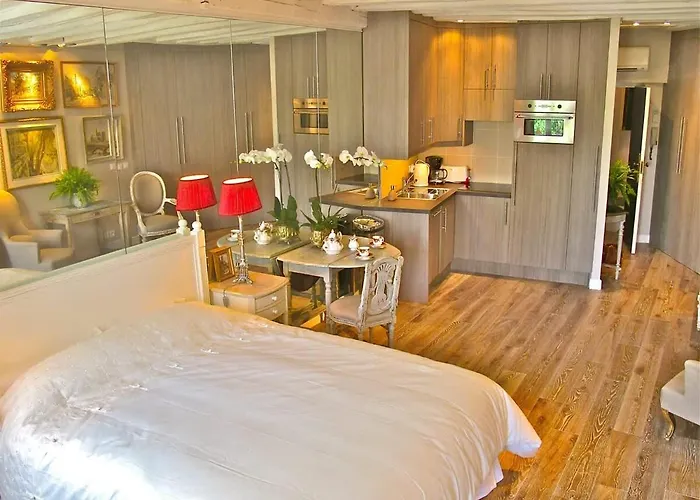 The Romantic Notre Dame Apartment Paris