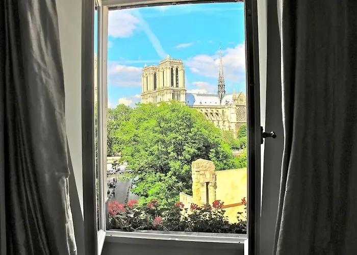 The Romantic Notre Dame Apartment