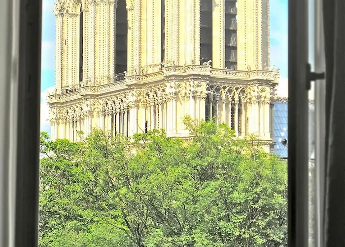 The Romantic Notre Dame * Paris