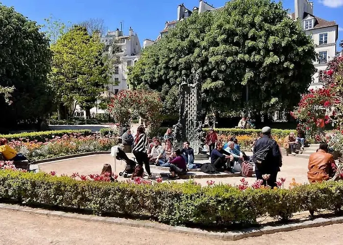 The Romantic Notre Dame Apartment